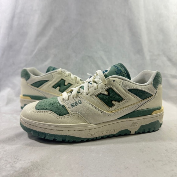 New Balance 550 in Sea Salt Dark Juniper - Unisex Sneakers NWT - Picture 2 of 4